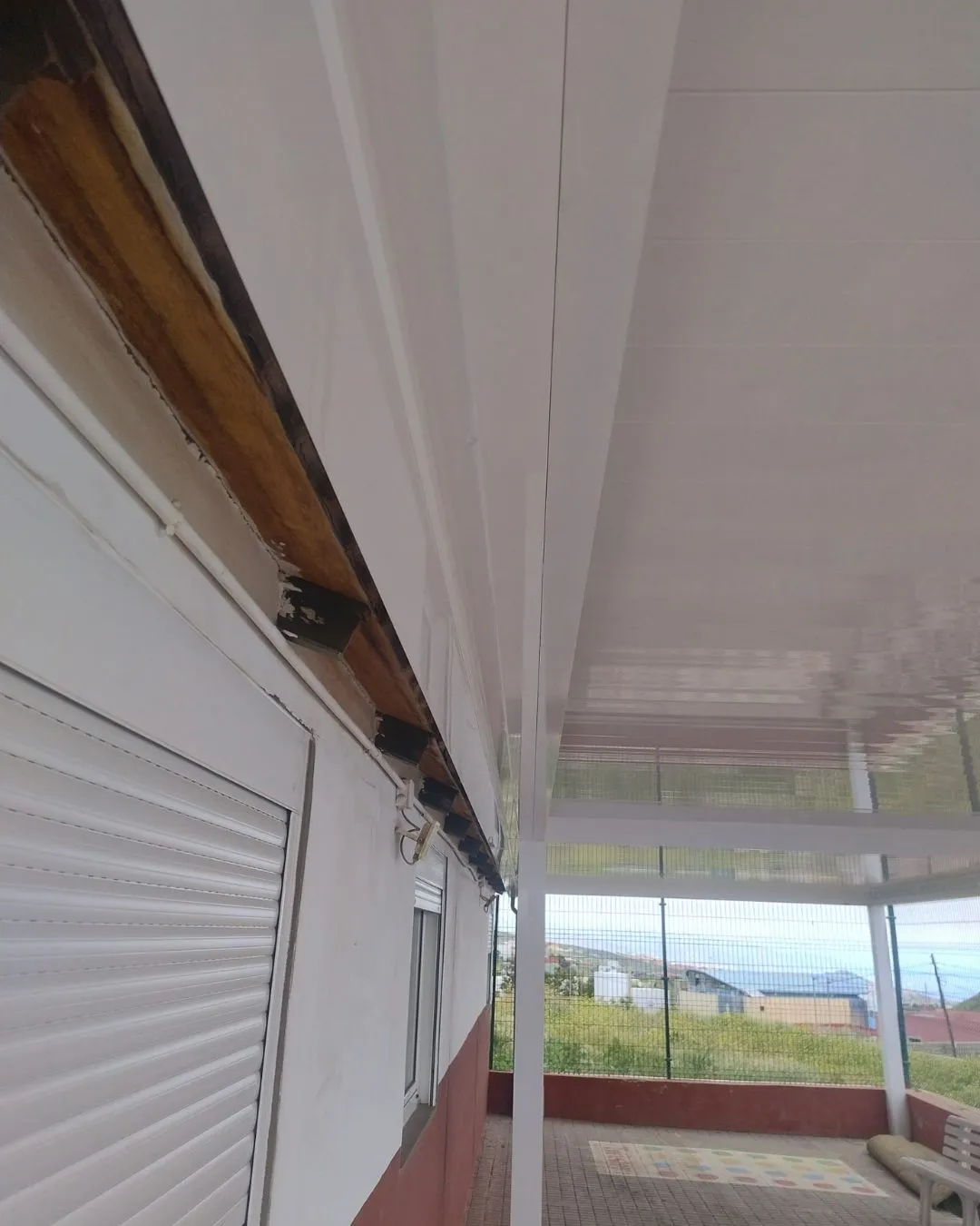 Pérgola Bioclimática P-190 instalada en centro escolar