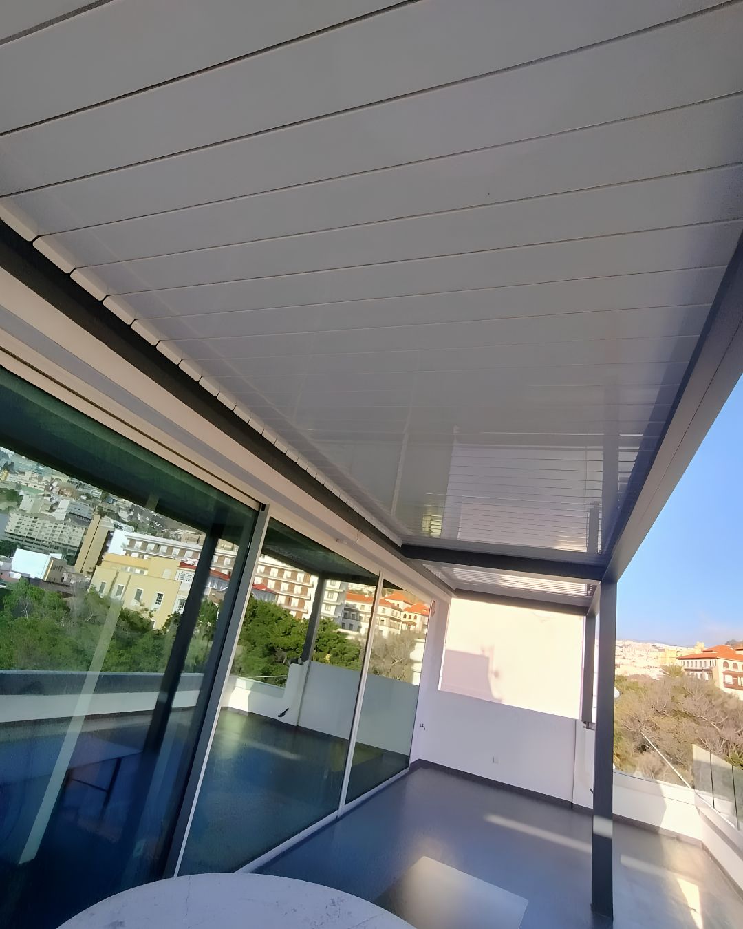 Pérgola Bioclimática P-150 Bicolor en Santa Cruz de Tenerife