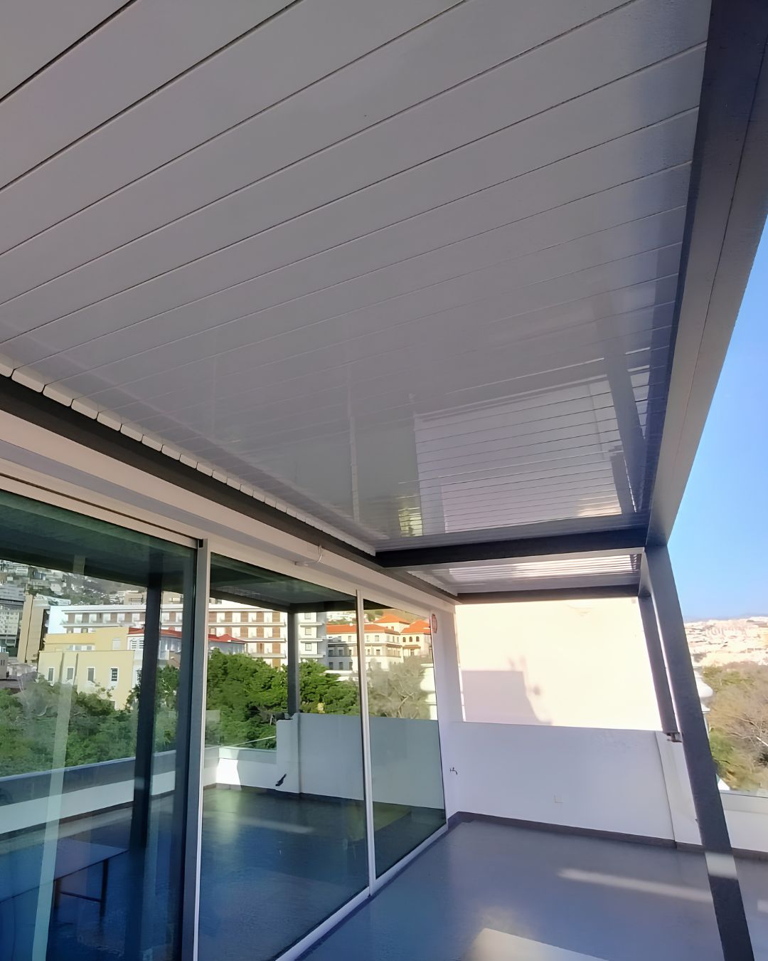 Pérgola Bioclimática P-150 Bicolor en Santa Cruz de Tenerife